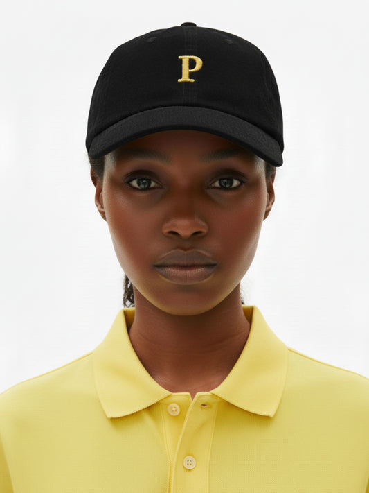 Schwarze Cord Cap model – Model trägt personalisierte Cap