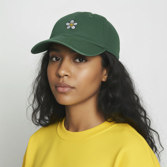 Flaschen-Grün Cap model – Model trägt personalisierte Cap