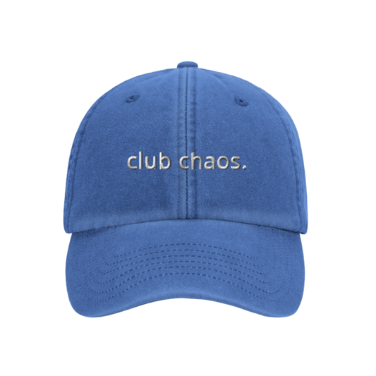 Hellblaue Dad-Cap — weiße Stickschrift personalisierbar