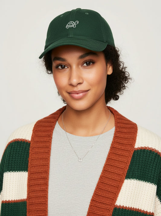 Dunkelgrün Cord Cap model – Model trägt personalisierte Cap