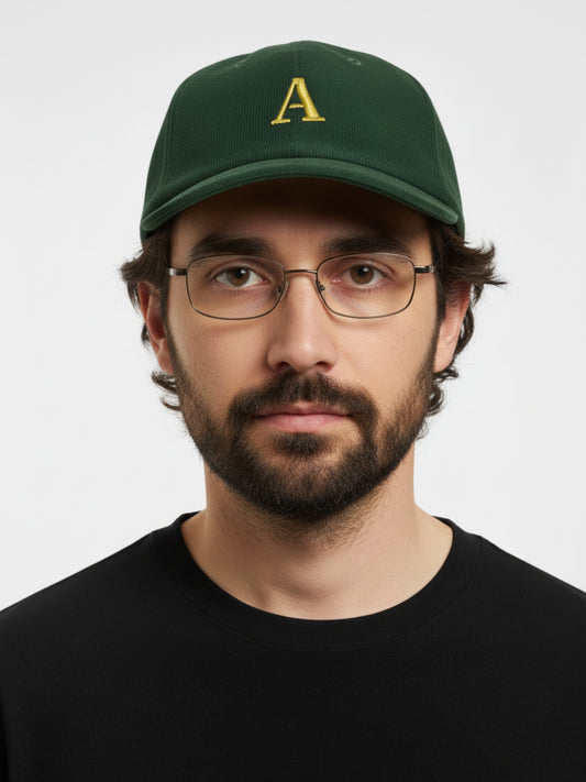 Dunkelgrün Cord Cap model –